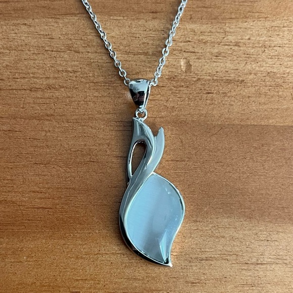 Abstract White Stone Pendant on Silver Tone Chain - Picture 1 of 6